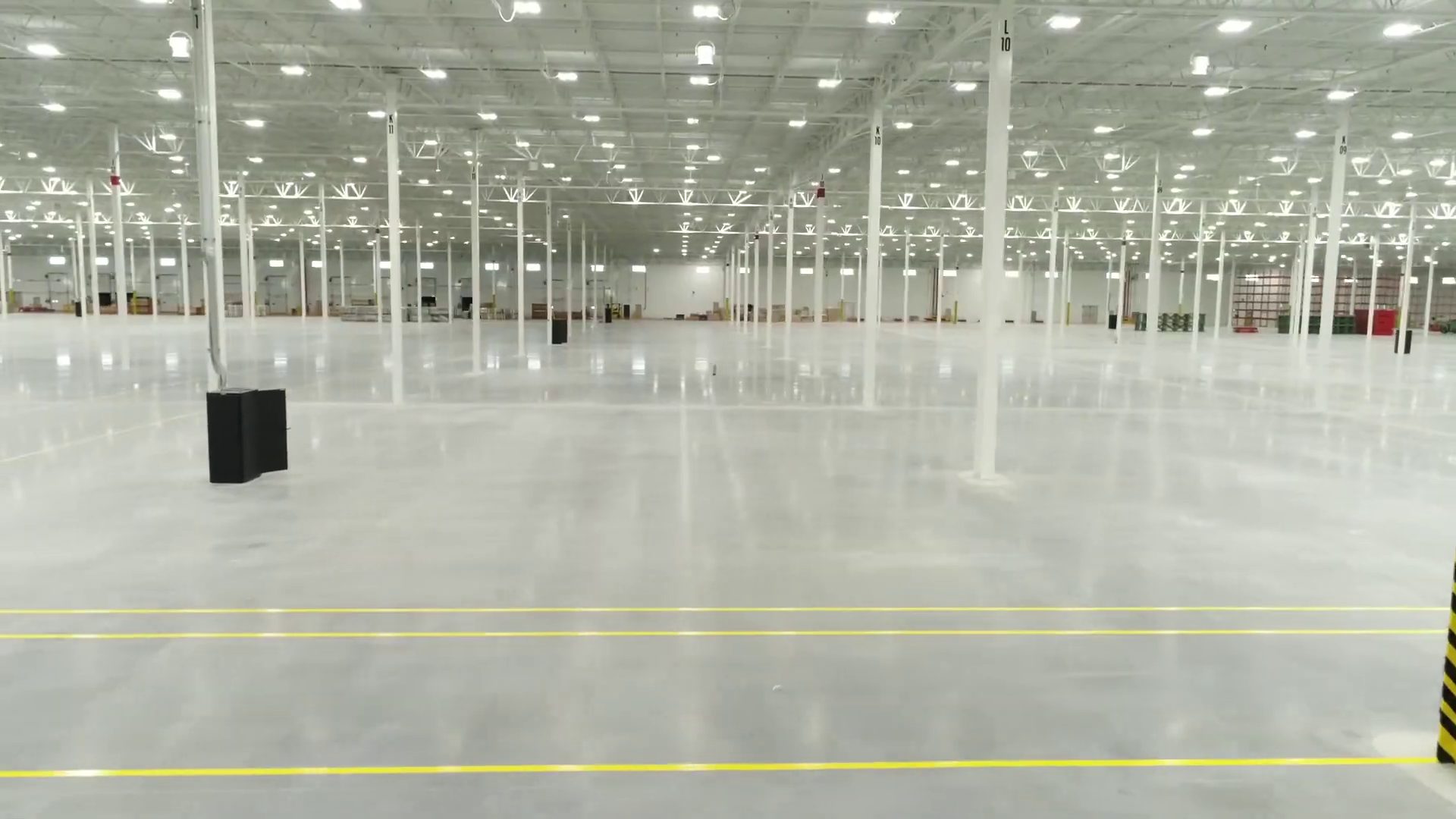 Clear-span warehouse interior — Ford redistribution center, Newport MI