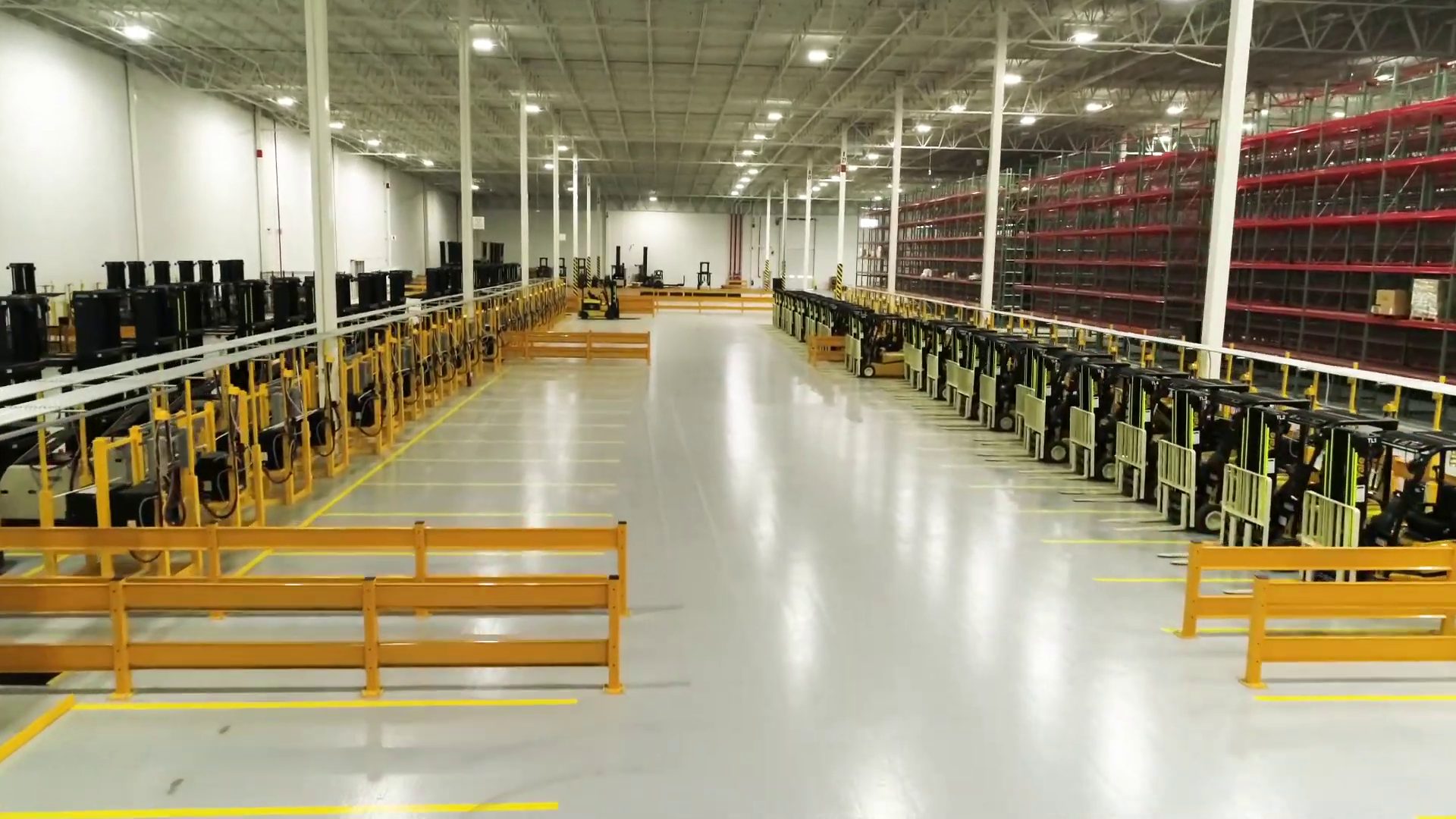 Clear-span warehouse interior — Ford redistribution center, Newport MI